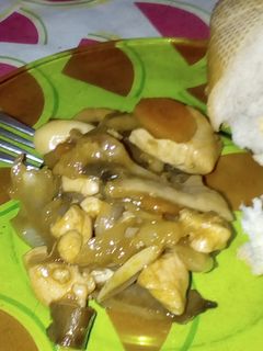 Una foto de Pollo con almendras