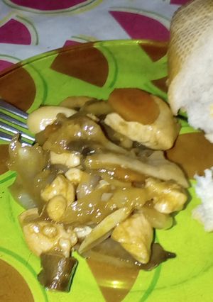 Una foto de Pollo con almendras