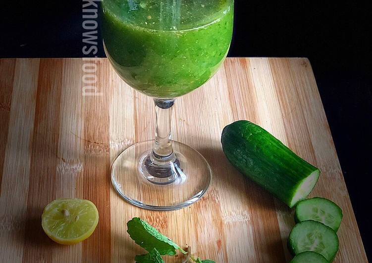 Steps to Make Any-night-of-the-week Magic Green Juice