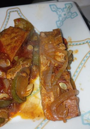 Una foto de Bifecitos veganos de tofu con verduras