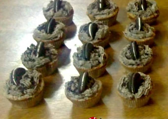 κύρια φωτογραφία συνταγής Σοκολατένια cupcakes με buttercream Oreo
