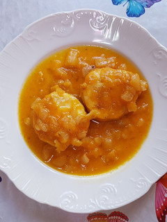 Una foto de Merluza con salsa de zanahoria 🥕