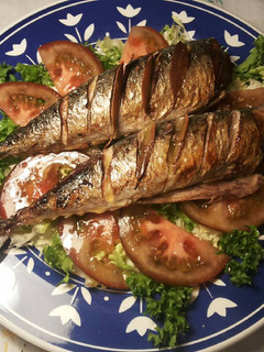 Una foto de Caballas a la plancha, a los aromas de laurel