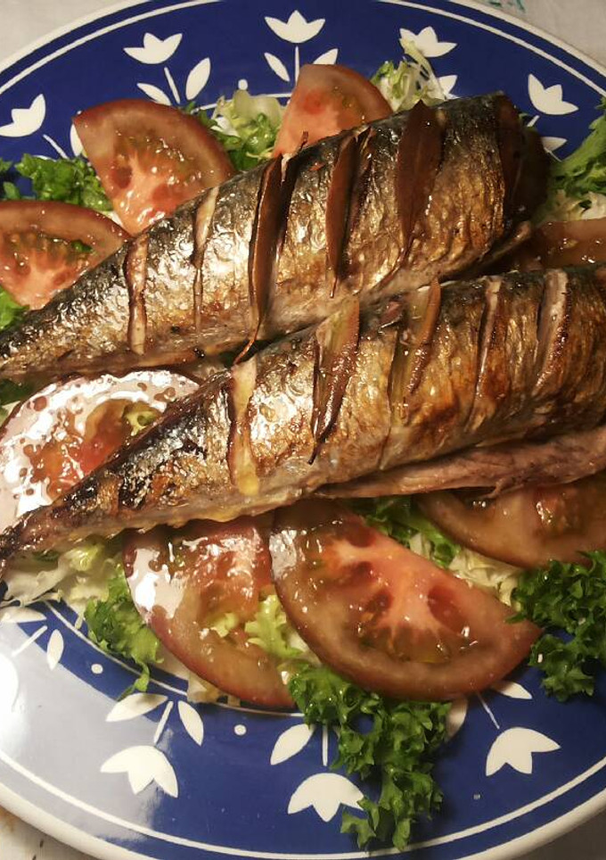 Una foto de Caballas a la plancha, a los aromas de laurel