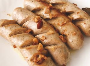 Una foto de Salchichas bratwurst picantitas al vino blanco