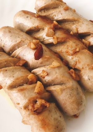 Una foto de Salchichas bratwurst picantitas al vino blanco