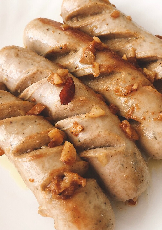Una foto de Salchichas bratwurst picantitas al vino blanco
