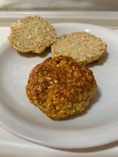 Fehérjében gazdag diétás zsemle túróból és zabpehelyből recept fotója