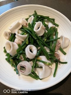 A picture of Green Chives w/ Squid.