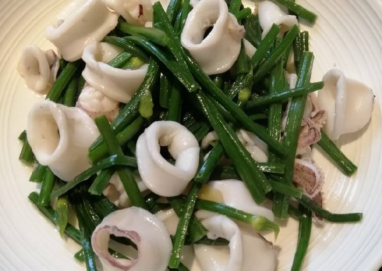 Steps to Make Super Quick Homemade Green Chives w/ Squid