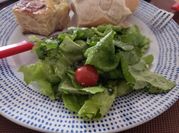 Una foto de ensalada verde