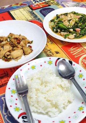 รูปของ ไก่ผัดตะไคร้ และแขนงผัดไข่เค็ม