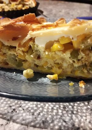 Una foto de Tarta de choclo, arveja, queso y huevo