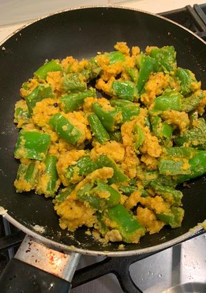 લોટવાળા મરચાનો સંભારો (Lotvala Marcha Sambharo Recipe In Gujarati) રેસીપી મુખ્ય ફોટો
