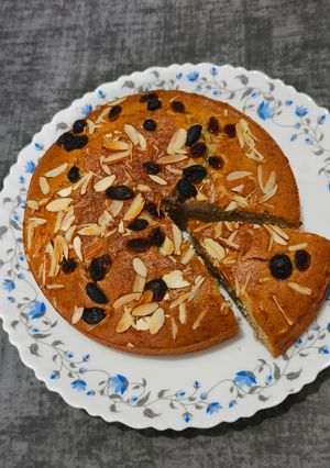 A picture of Banana Suji Cake.