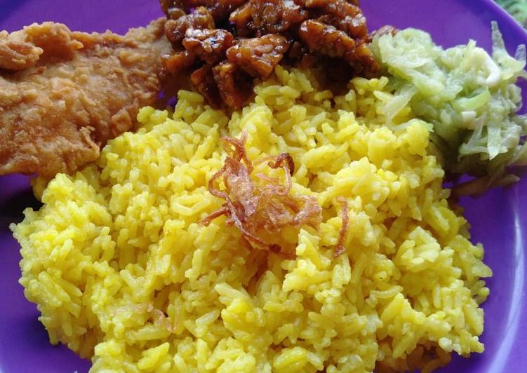 Cara Gampang Membuat Nasi Kuning (magic com) Anti Gagal