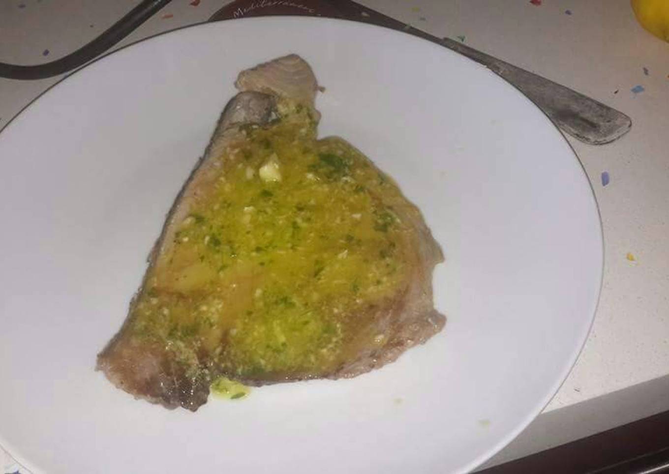 Atún a la plancha con salsa ajito