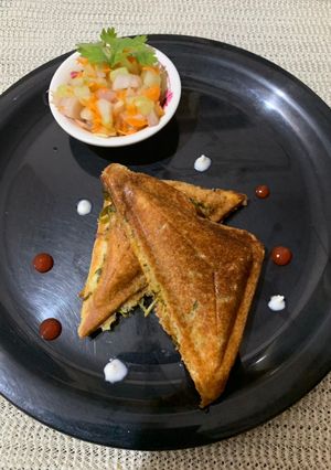 A picture of Beans aloo sandwich.