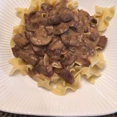 A picture of Beef Stroganoff.