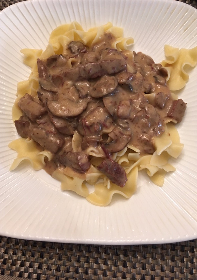 A picture of Beef Stroganoff.