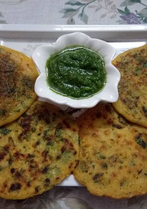 A picture of Besan & Rava methi pancake.