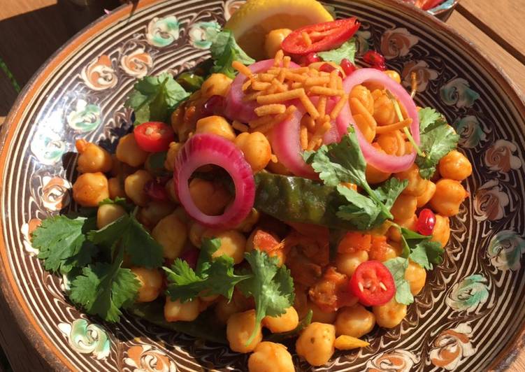 Steps to Make Quick Chickpea and Veg Pathia Curry🌿🌱