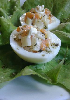 Una foto de Huevos rellenos con vegetales