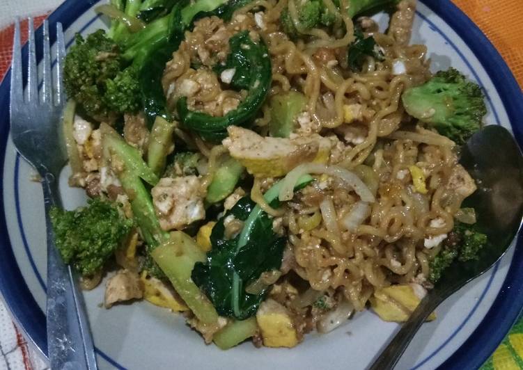 Recipe: Appetizing Indomie goreng nyemek