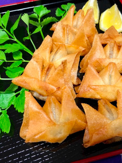 A picture of Japanese Soldier Helmet-Fried Dumplings.