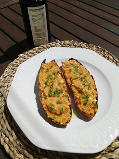 Una foto de Boniato relleno de quinoa y queso feta