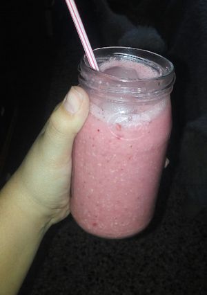 Una foto de Batido de frutilla y avena