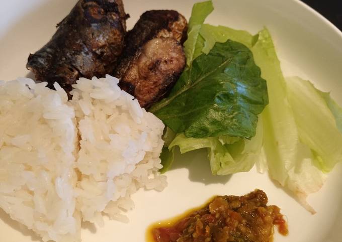 Mackerel fish, White rice, sambal and green lettuce Recipe by Rumah