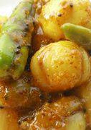 A picture of Onion pickle.