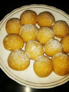 बेसन के लड्डू (Besan ke laddu recipe in Hindi) रेसिपी मुख्य फोटो