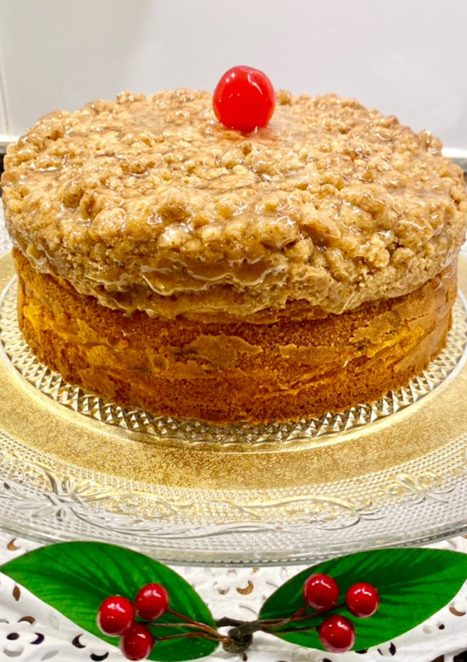 Una foto de Pastel de manzana, pasas y nueces tipo alemán
