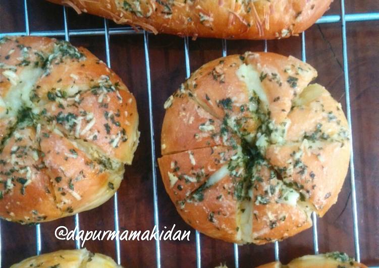 Korean garlic cheese bread