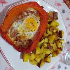 Una foto de Pimiento relleno con patatas asadas