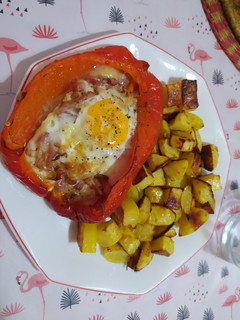 Una foto de Pimiento relleno con patatas asadas