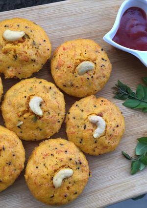 A picture of Suji Idli.