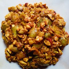 A picture of Mushroom and ridge gourd in mustard paste.