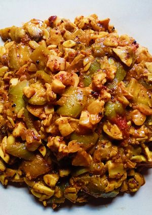 A picture of Mushroom and ridge gourd in mustard paste.