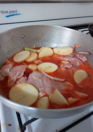 Una foto de Pollo rojo internacional ¡gk!