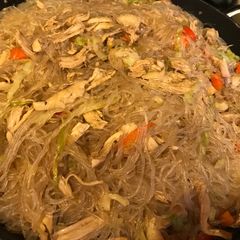 A picture of Pancit Sotanghon.