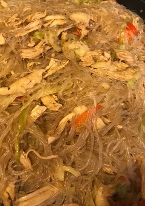 A picture of Pancit Sotanghon.
