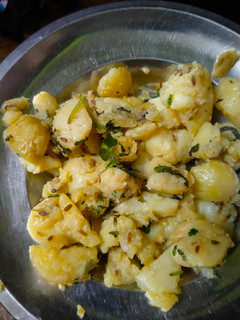 फलाहारी आलू (Falahari aloo recipe in hindi) रेसिपी मुख्य फोटो