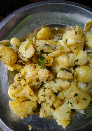 फलाहारी आलू (Falahari aloo recipe in hindi) रेसिपी मुख्य फोटो