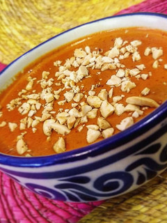 Una foto de Encacahuatado (Salsa de cacahuate con chile guajillo)