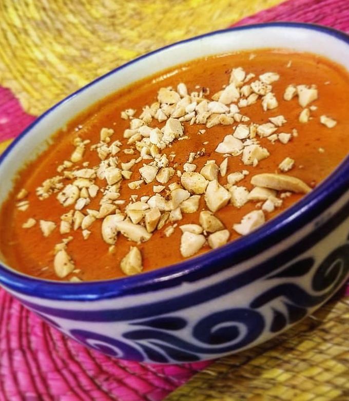 Una foto de Encacahuatado (Salsa de cacahuate con chile guajillo)