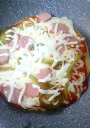 صورة لوصفة بيتزا المقلاه سهلة ولذيذه 👌😋