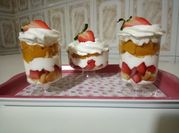Une photo de charlotte au fraises